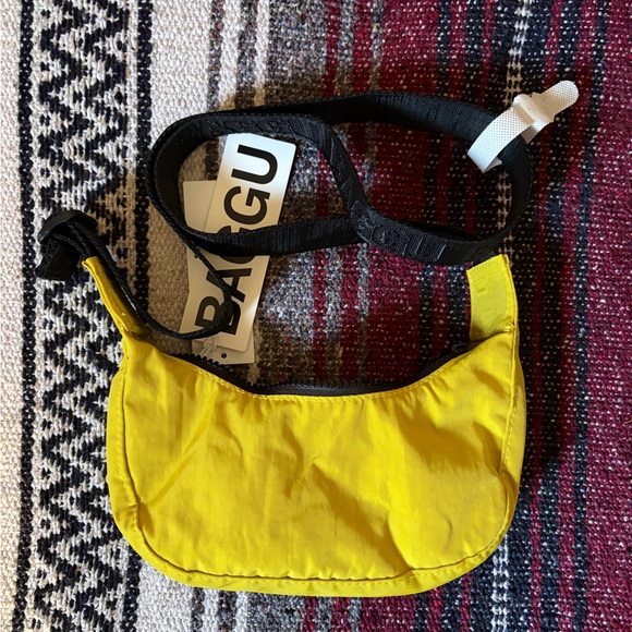 BAGGU Mini Crescent in Sour - Picture 7 of 7